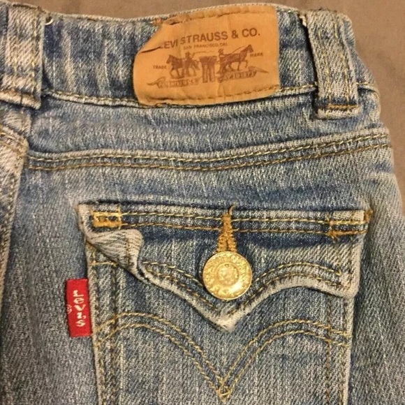 Girls size 4t Levi’s flare fit jeans w/ NWT tank - Picture 5 of 8
